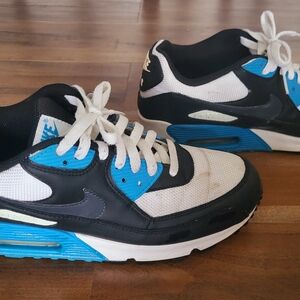 Mens Nike Air Max, Black and Blue Sneakers. Size 9.5.